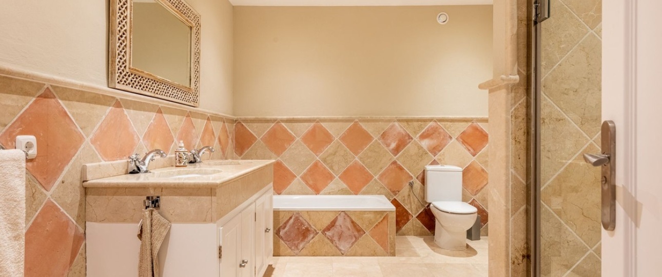Resale - Villa - Marbella - Nueva Andalucía