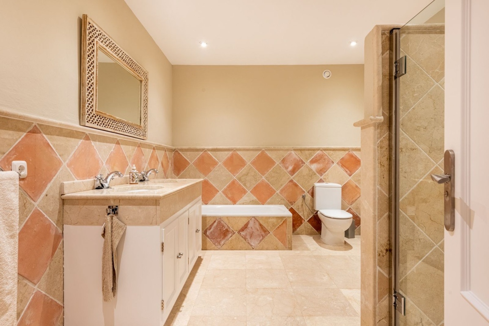 Resale - Villa - Marbella - Nueva Andalucía