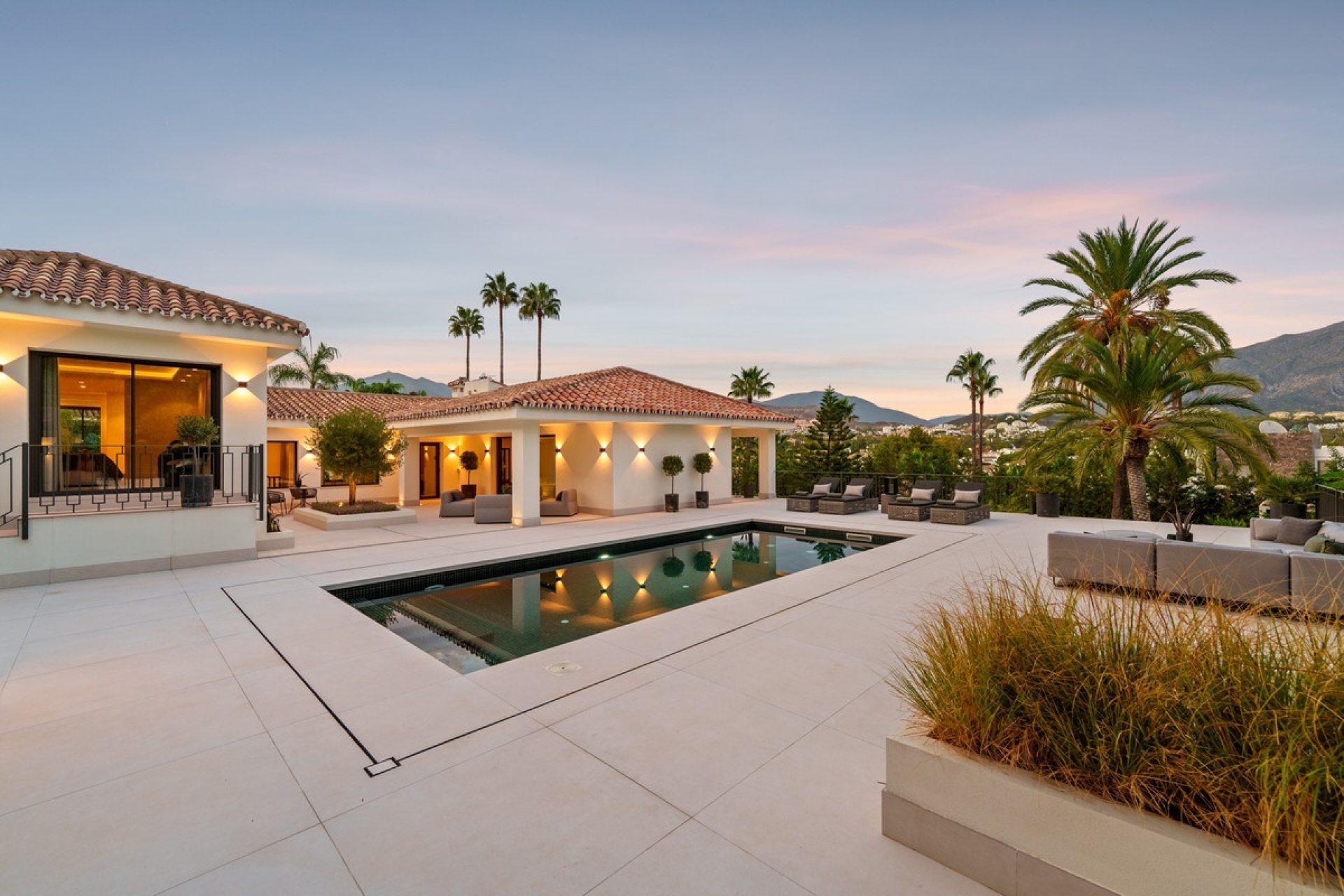 Resale - Villa - Marbella - Nueva Andalucía