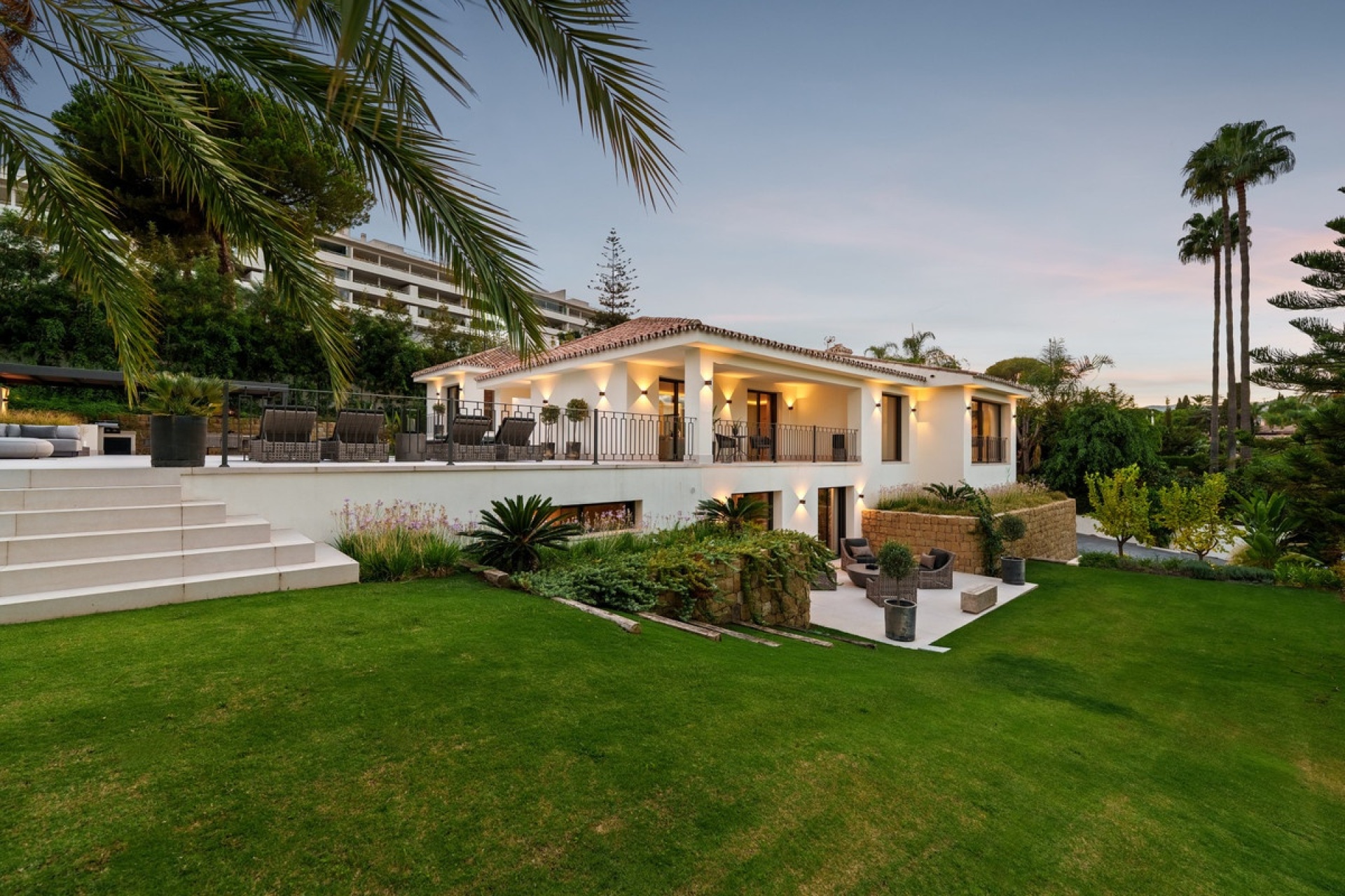 Resale - Villa - Marbella - Nueva Andalucía
