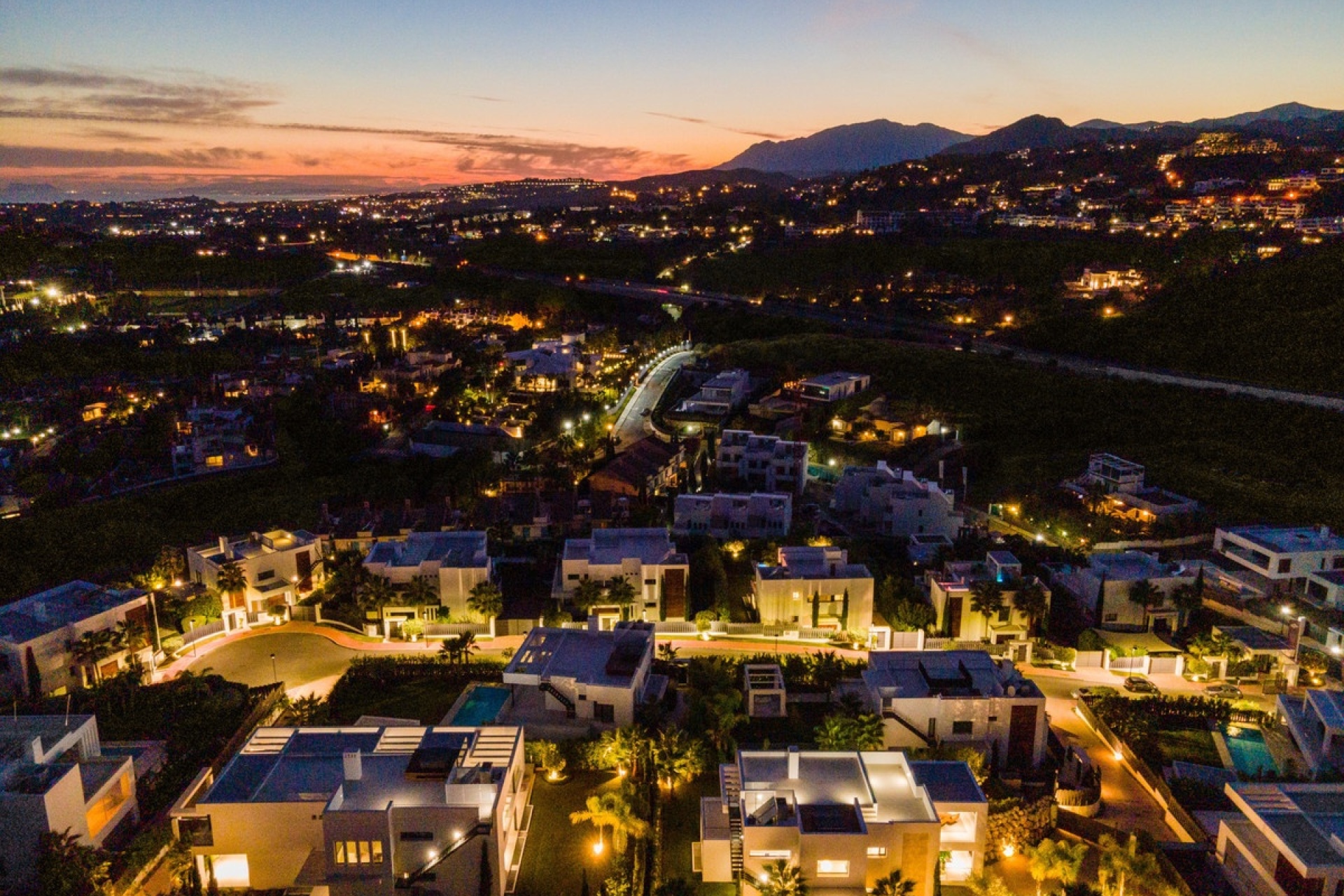 Resale - Villa - Marbella - Nueva Andalucía