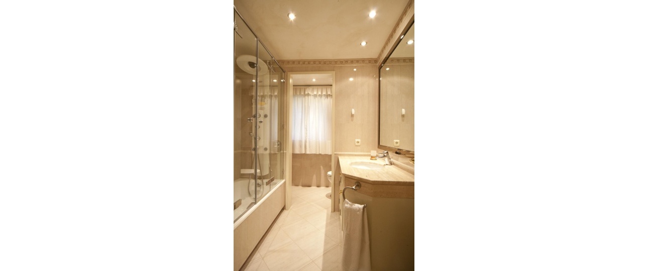 Resale - Villa - Marbella - Nueva Andalucía