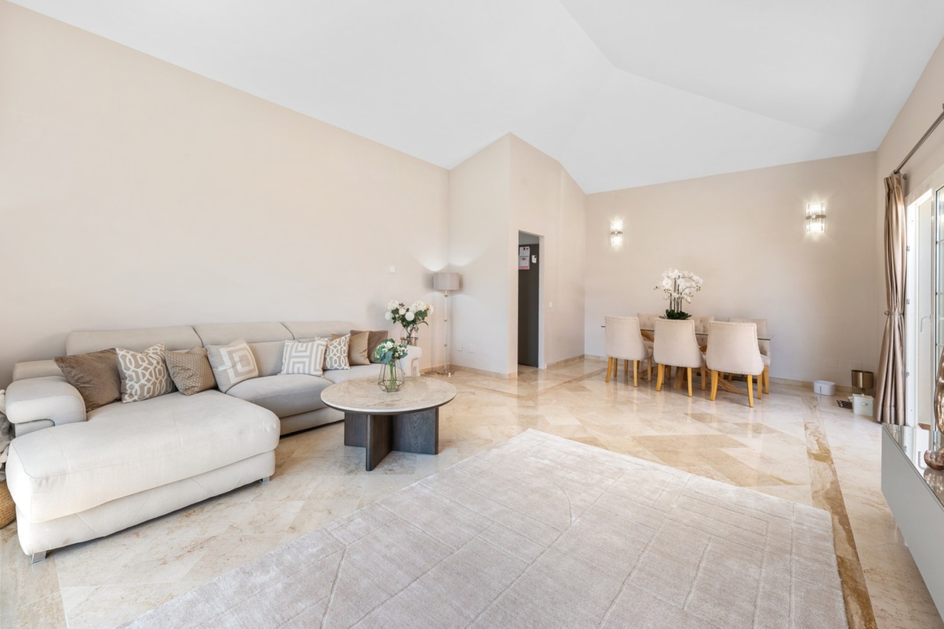 Resale - Villa - Marbella - Nueva Andalucía