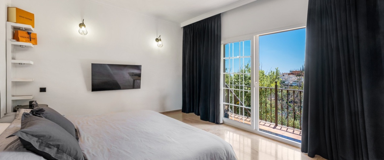 Resale - Villa - Marbella - Nueva Andalucía