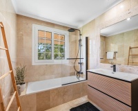 Resale - Villa - Marbella - Nueva Andalucía