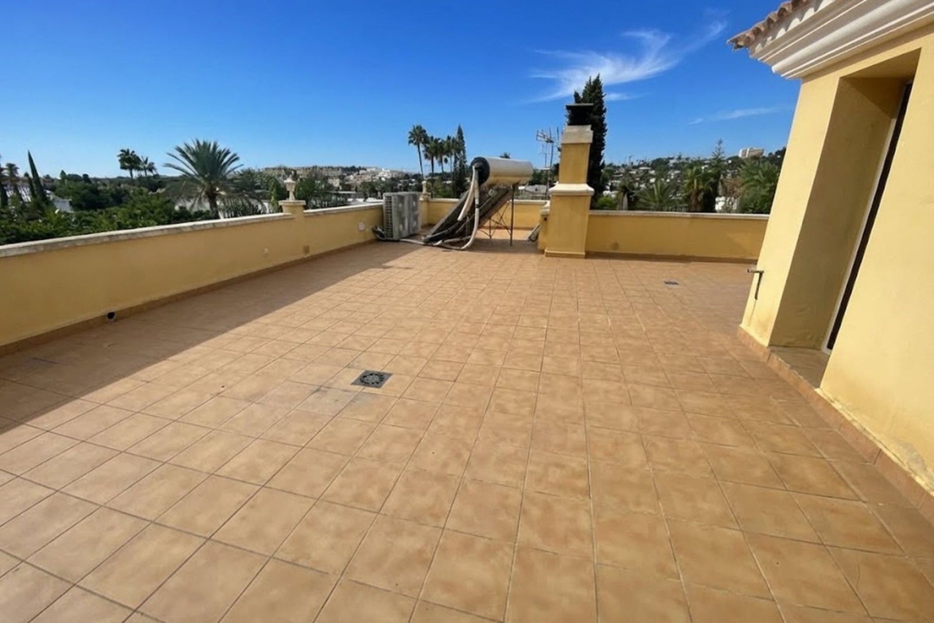 Resale - Villa - Marbella - Nueva Andalucía