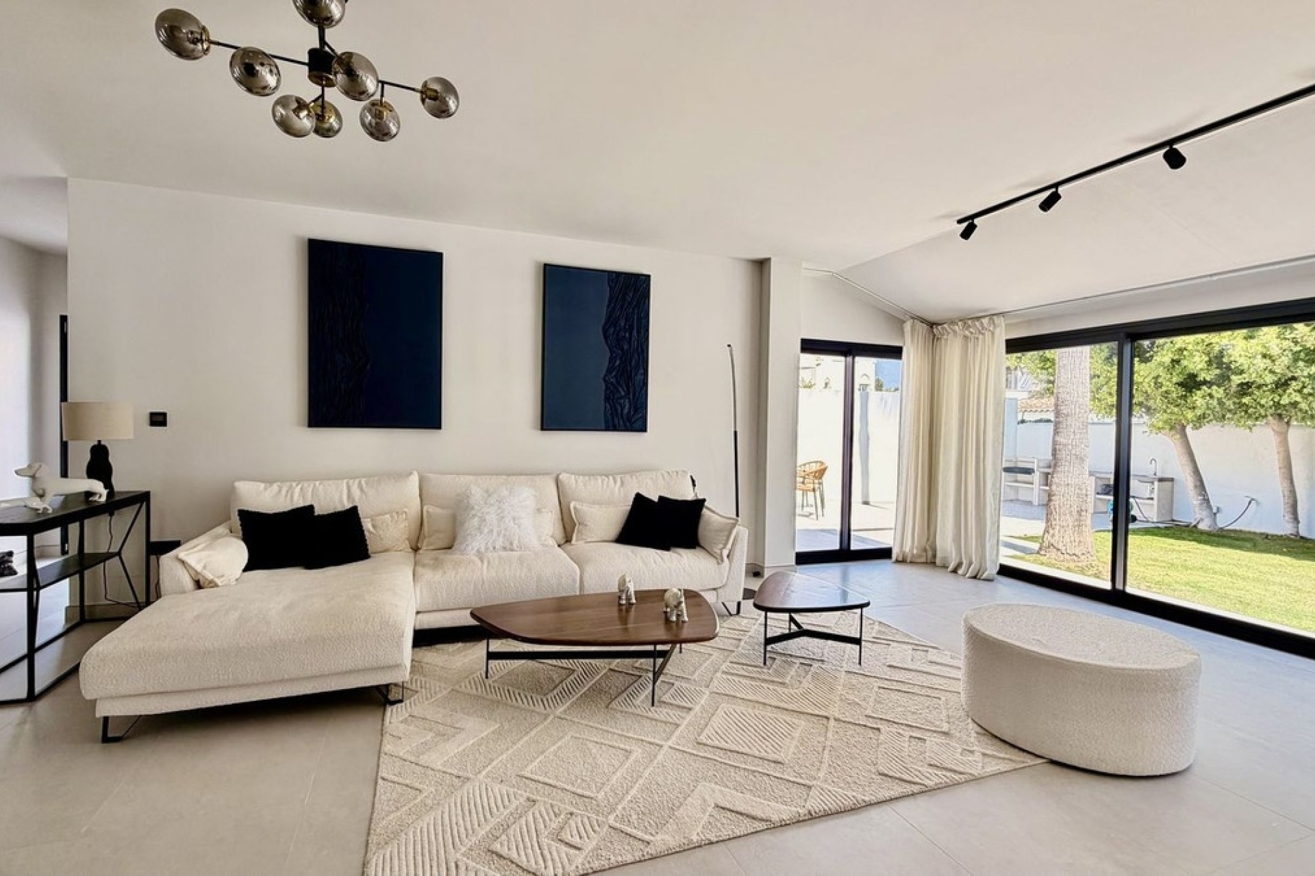 Resale - Villa - Marbella - Nueva Andalucía