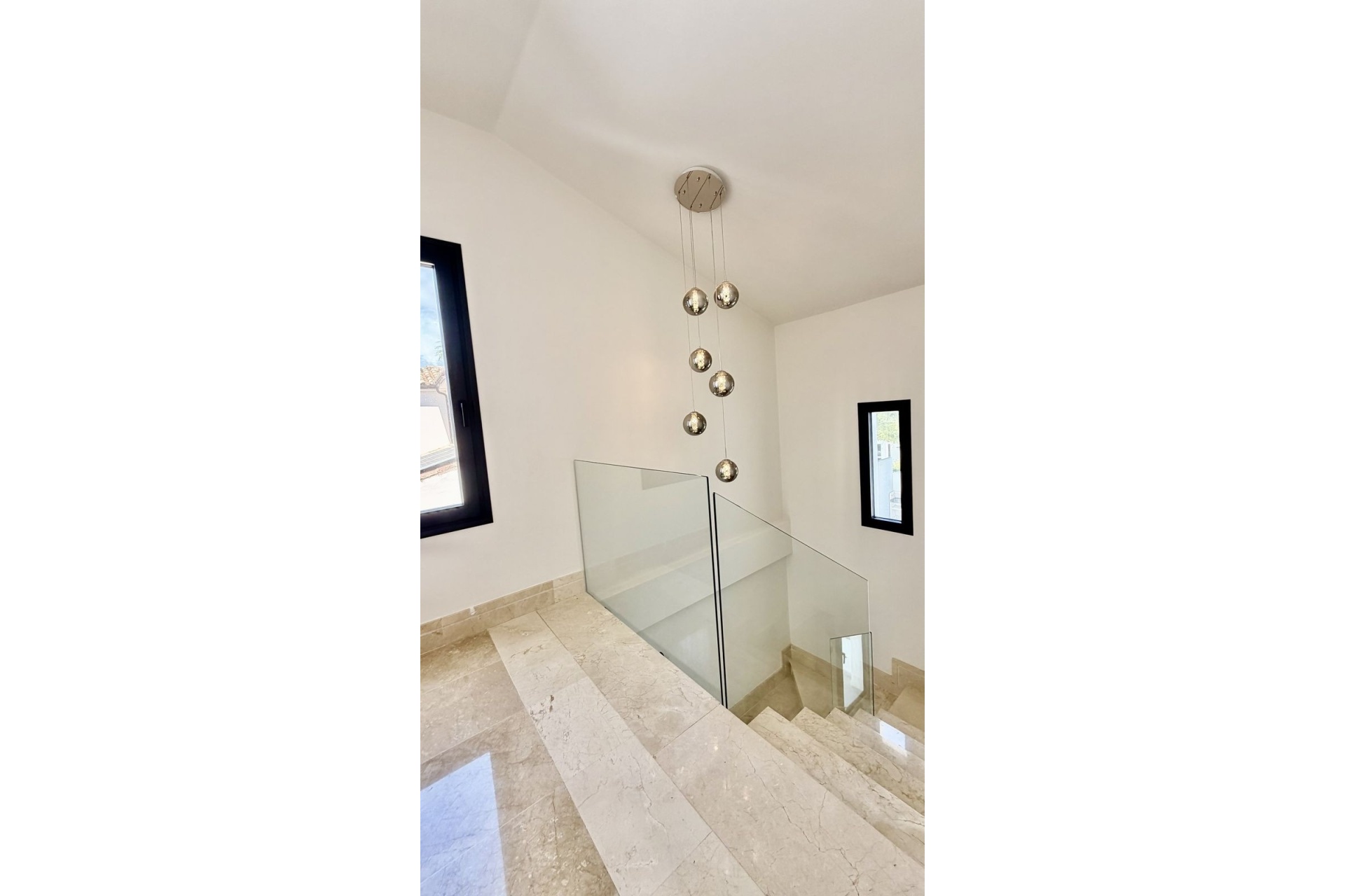Resale - Villa - Marbella - Nueva Andalucía
