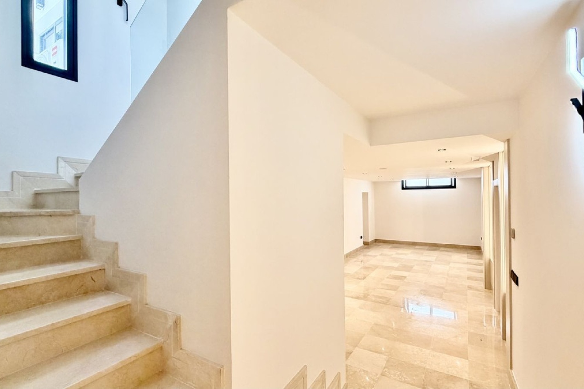 Resale - Villa - Marbella - Nueva Andalucía