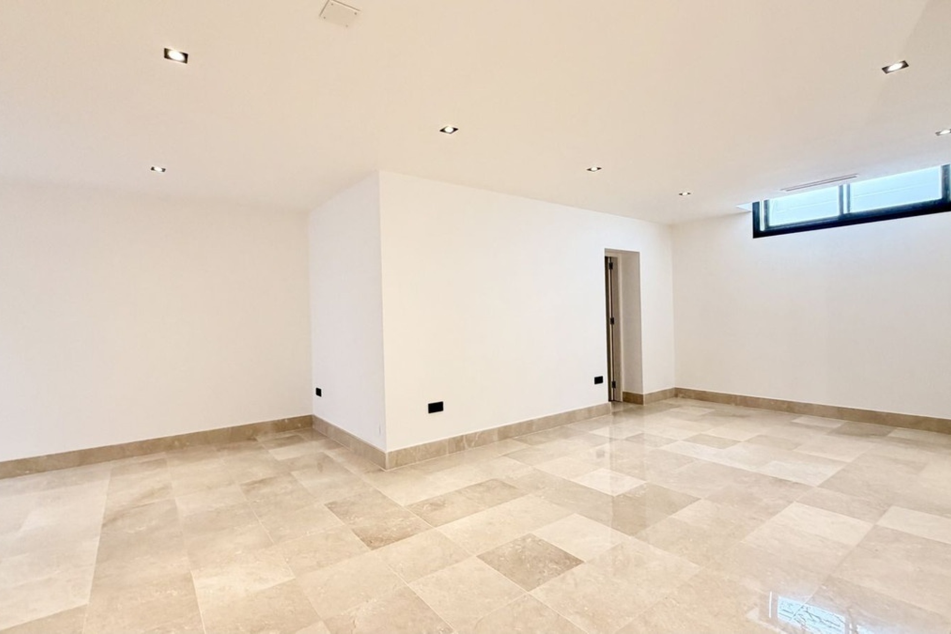 Resale - Villa - Marbella - Nueva Andalucía