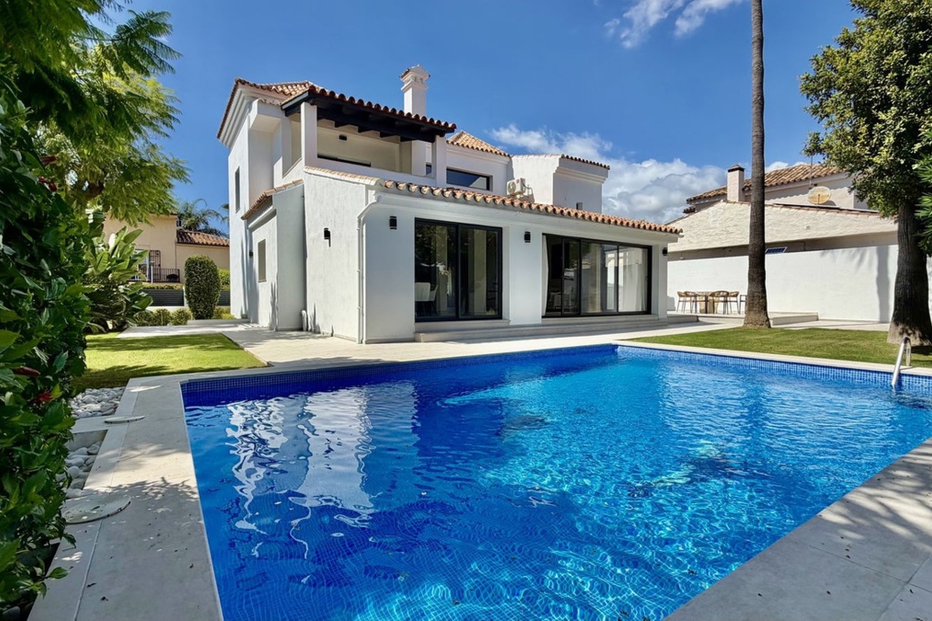 Resale - Villa - Marbella - Nueva Andalucía