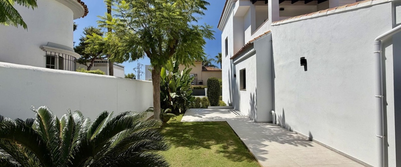 Resale - Villa - Marbella - Nueva Andalucía