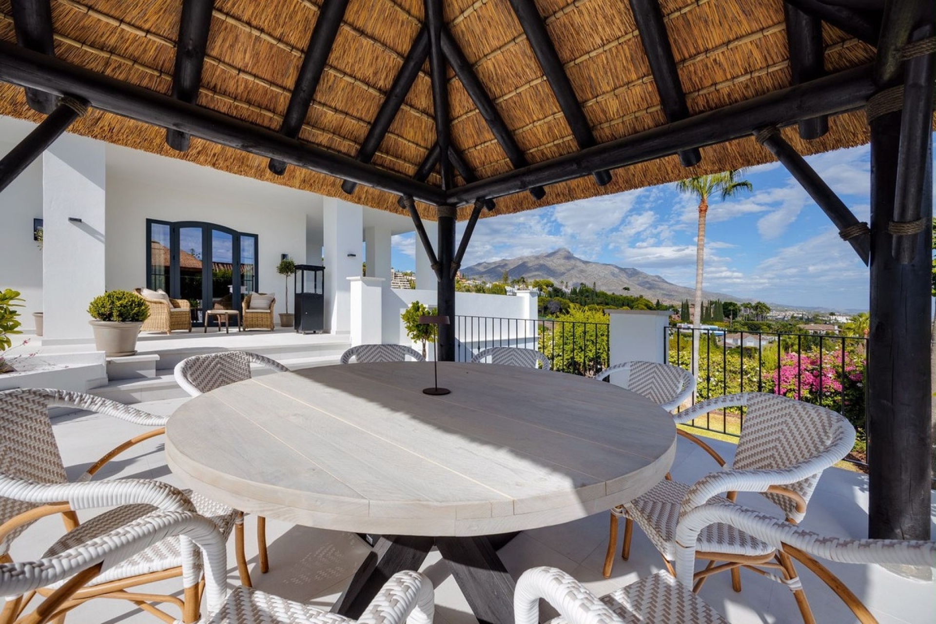 Resale - Villa - Marbella - Nueva Andalucía