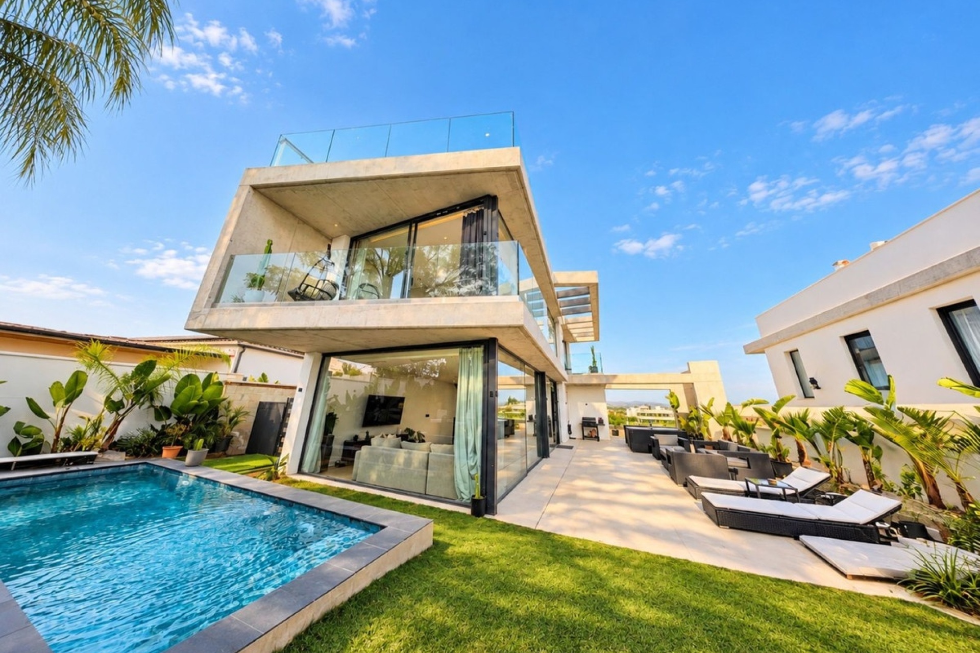 Resale - Villa - Marbella - Nueva Andalucía