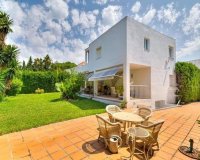 Resale - Villa - Marbella - Nueva Andalucía