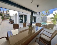Resale - Villa - Marbella - Puerto Banús