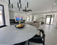 Resale - Villa - Marbella - Puerto Banús