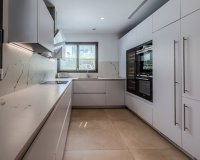 Resale - Villa - Marbella - Puerto Banús