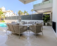 Resale - Villa - Marbella - Puerto Banús