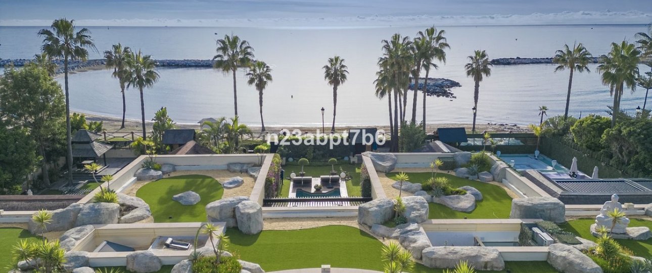 Resale - Villa - Marbella - Puerto Banús