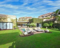 Resale - Villa - Marbella - Puerto Banús