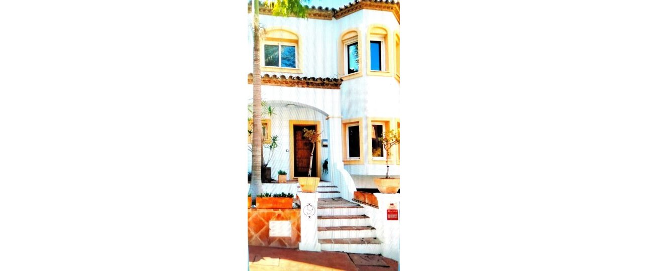 Resale - Villa - Marbella - Puerto Banús