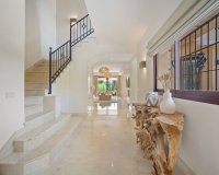 Resale - Villa - Marbella - Puerto Banús