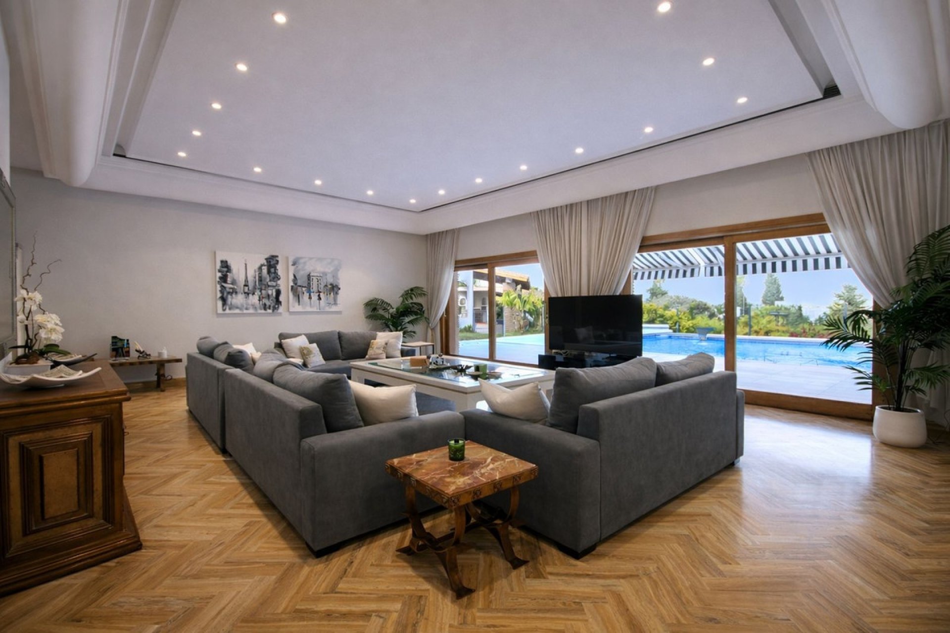 Resale - Villa - Marbella - Puerto Banús