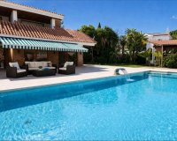 Resale - Villa - Marbella - Puerto Banús