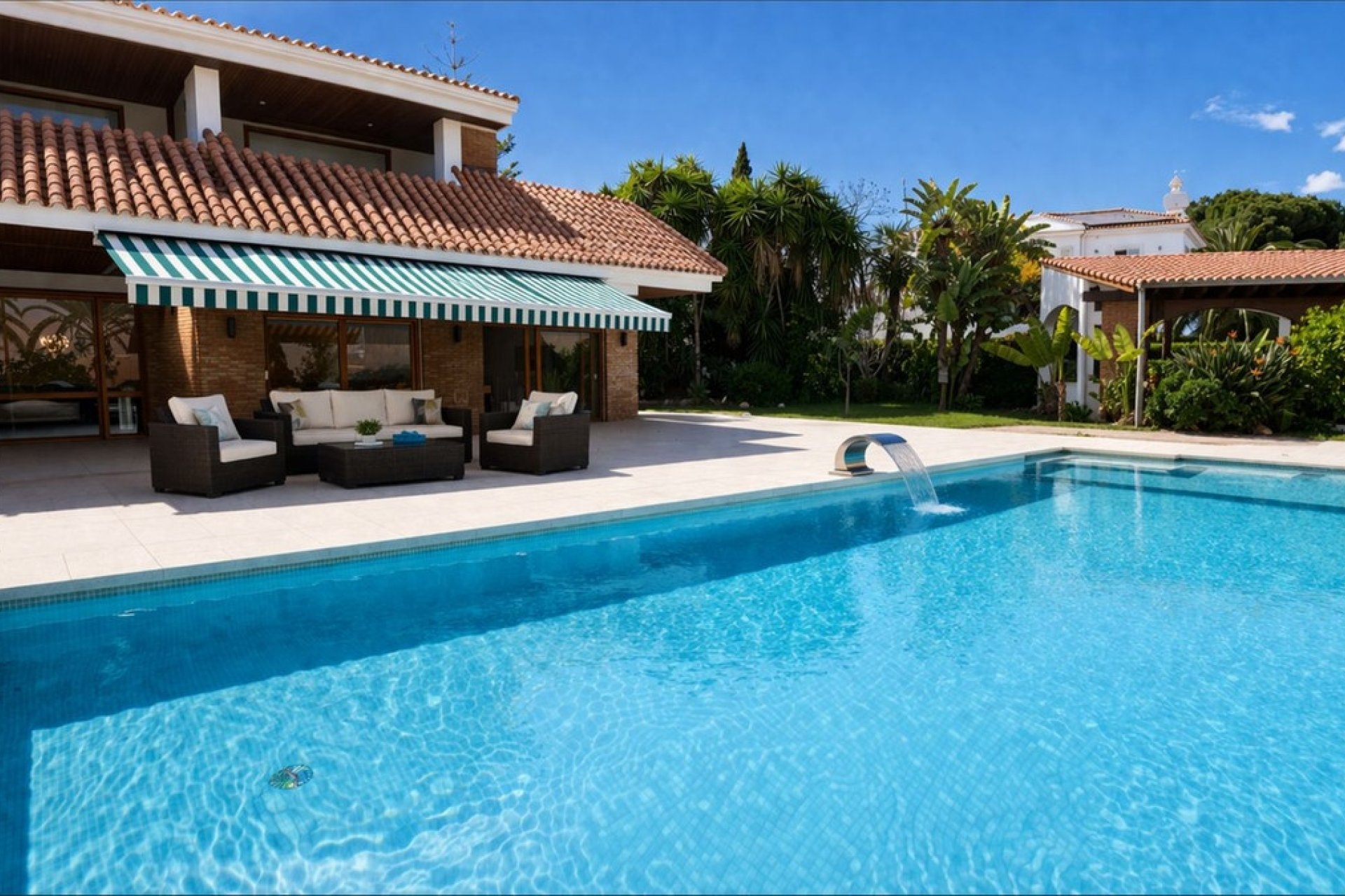 Resale - Villa - Marbella - Puerto Banús