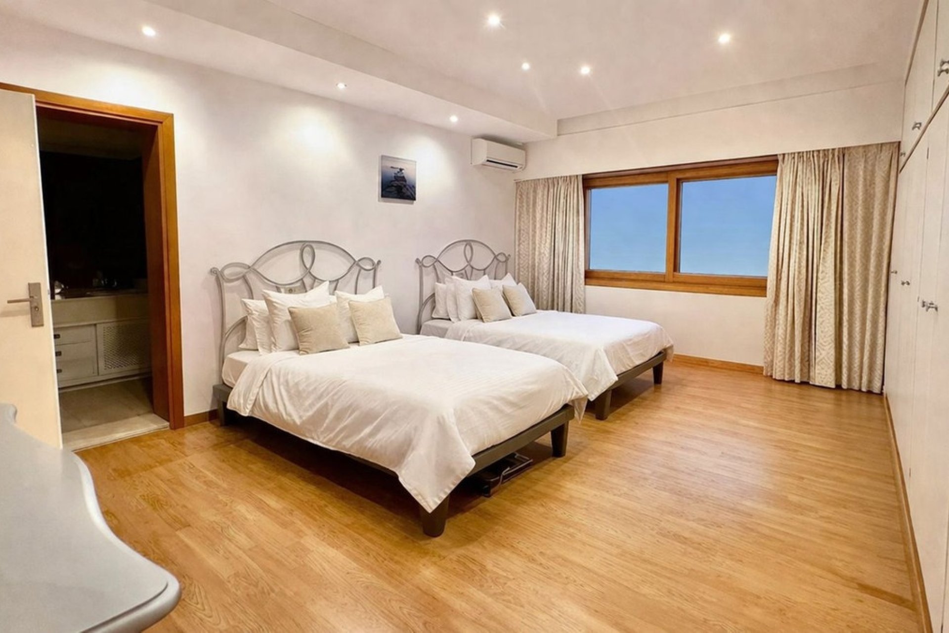 Resale - Villa - Marbella - Puerto Banús