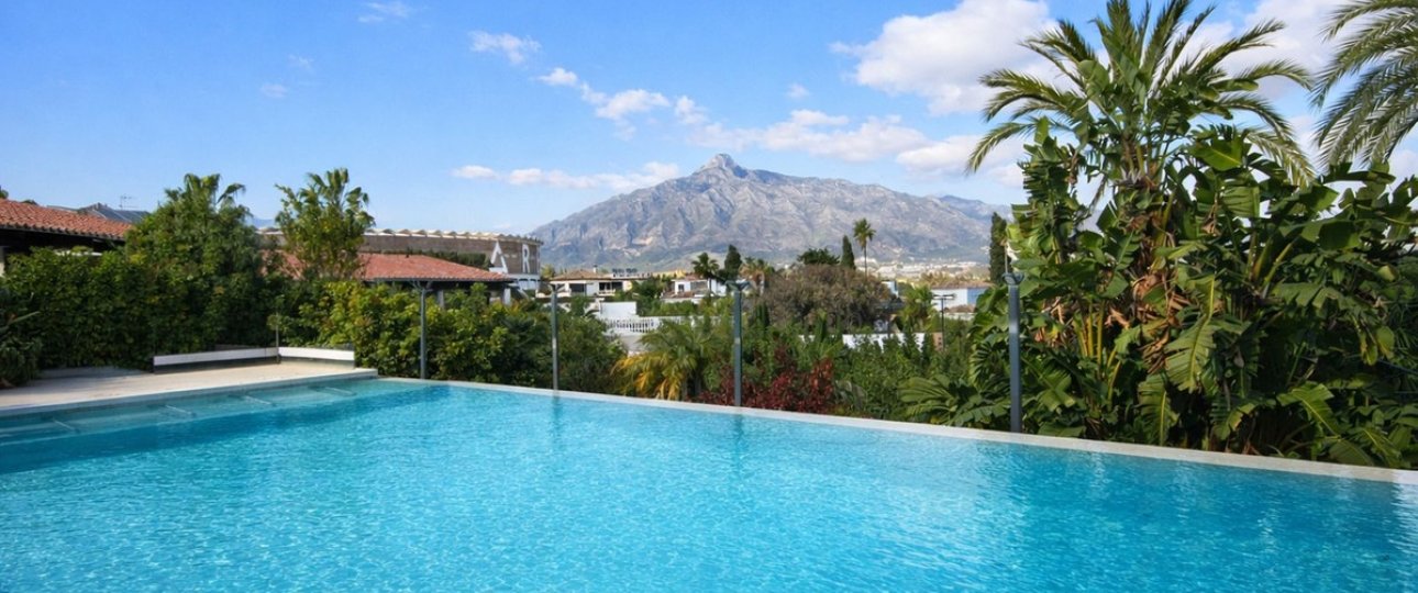 Resale - Villa - Marbella - Puerto Banús