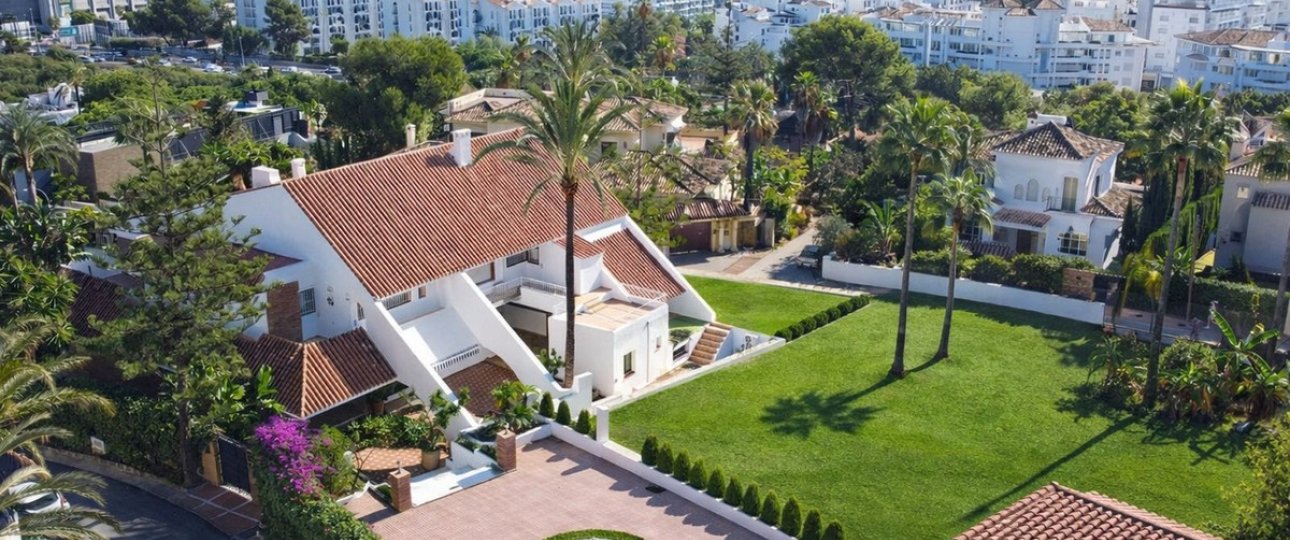 Resale - Villa - Marbella - Puerto Banús