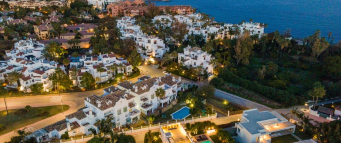 Resale - Villa - Marbella - Puerto Banús
