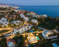 Resale - Villa - Marbella - Puerto Banús