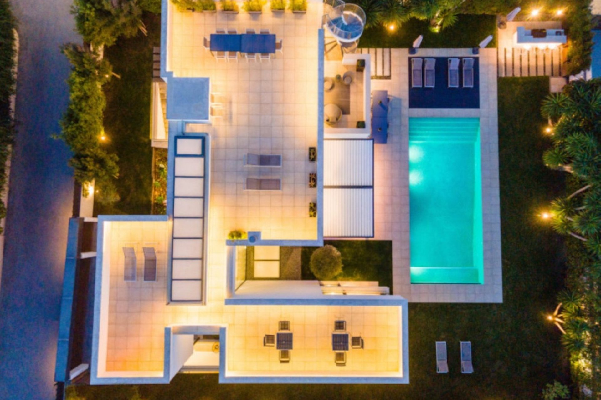 Resale - Villa - Marbella - Puerto Banús