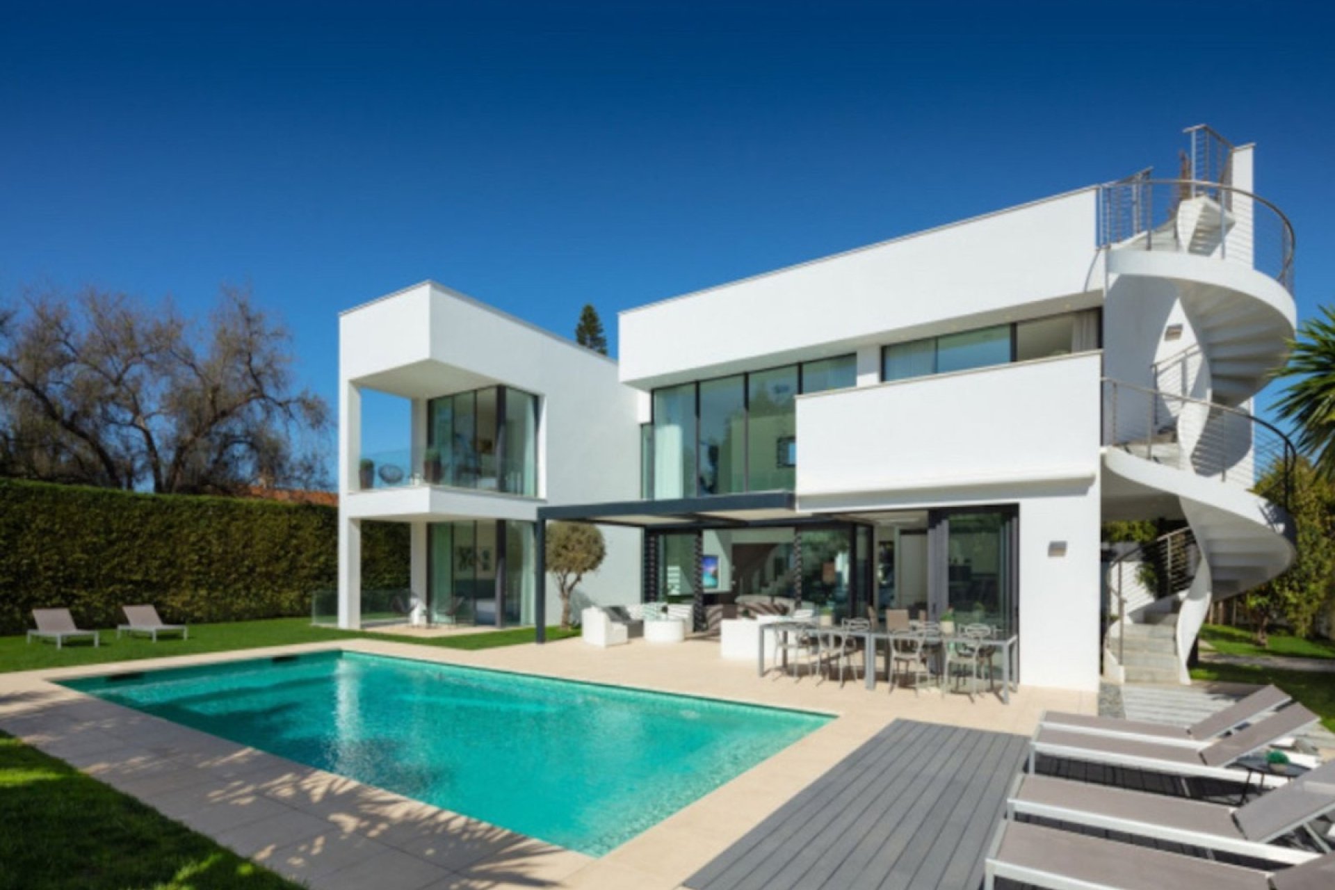 Resale - Villa - Marbella - Puerto Banús