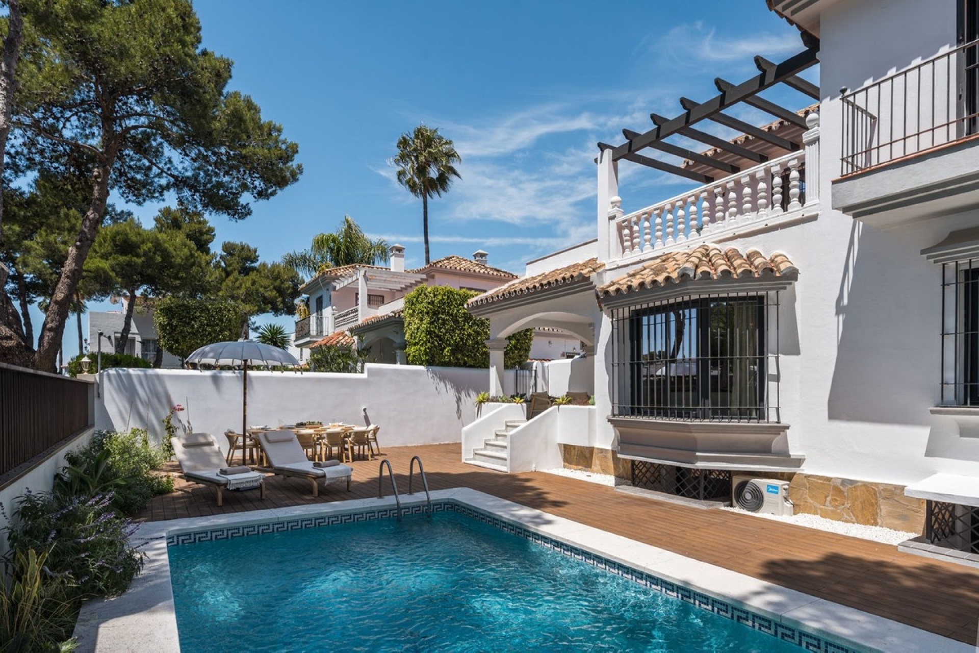 Resale - Villa - Marbella - Puerto Banús