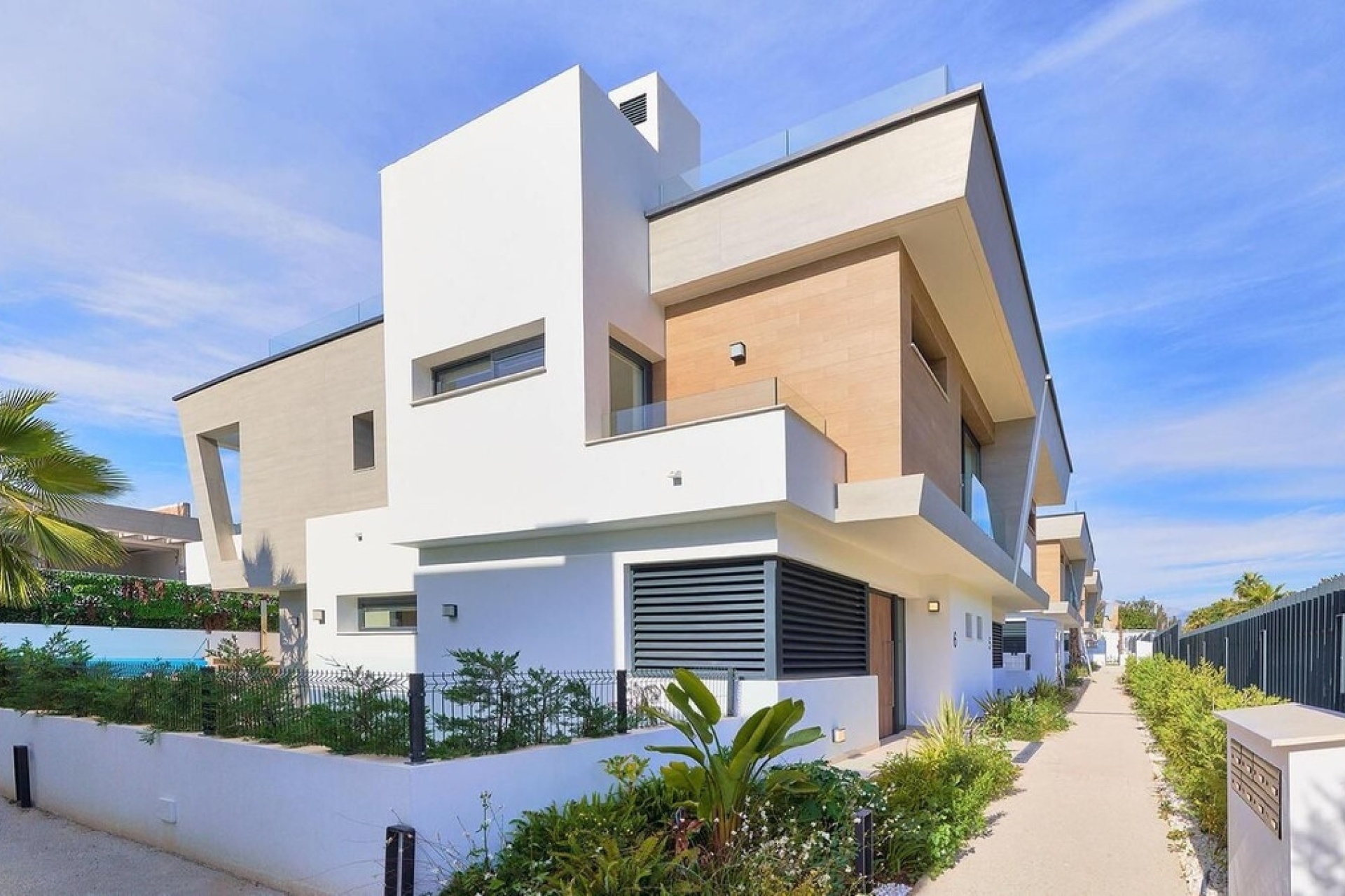 Resale - Villa - Marbella - Puerto Banús
