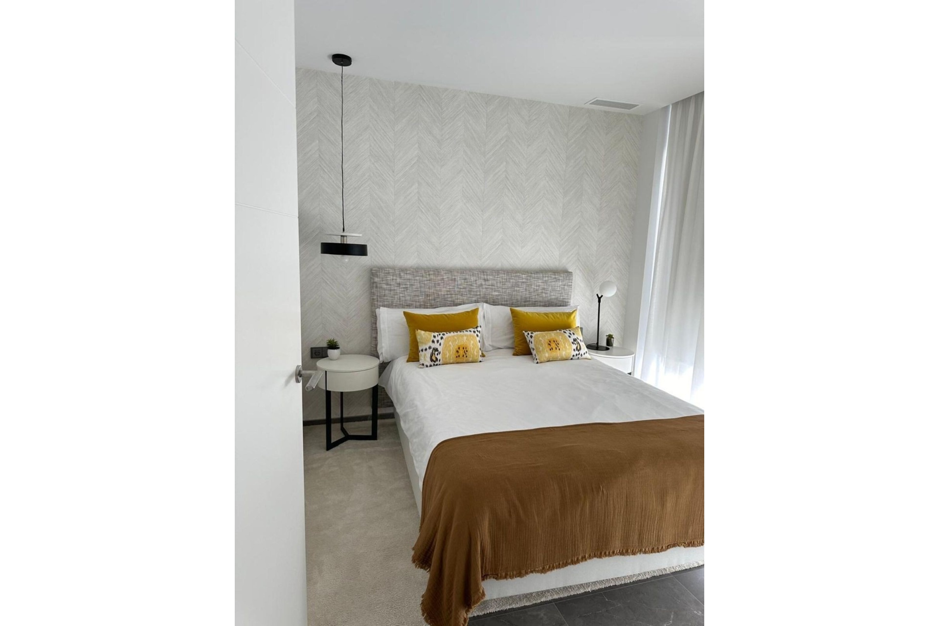 Resale - Villa - Marbella - Puerto Banús