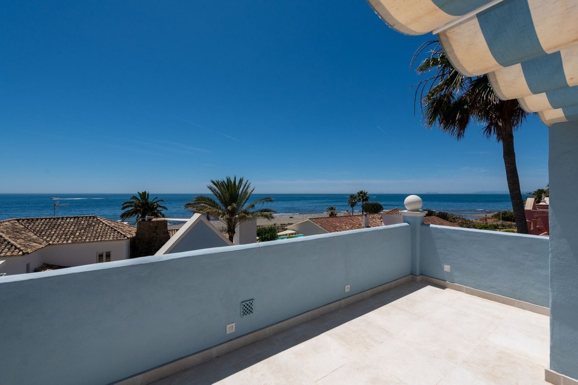 Resale - Villa - Marbella - Puerto Banús