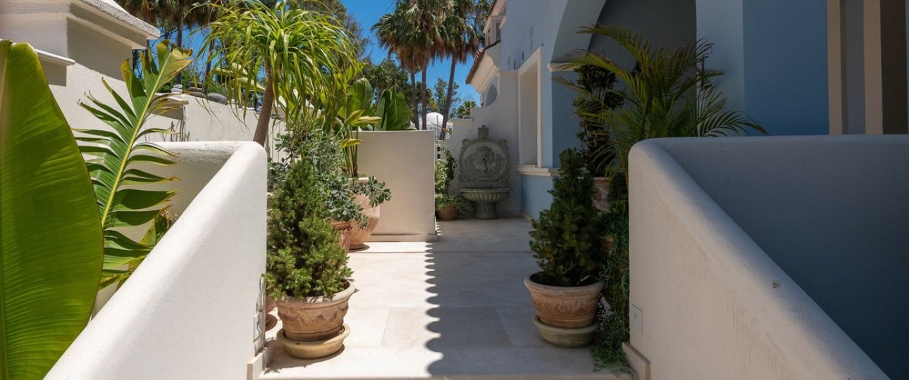 Resale - Villa - Marbella - Puerto Banús