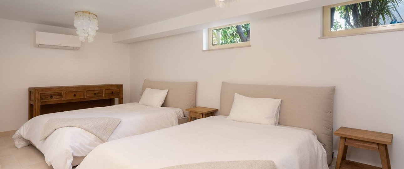 Resale - Villa - Marbella - Puerto Banús