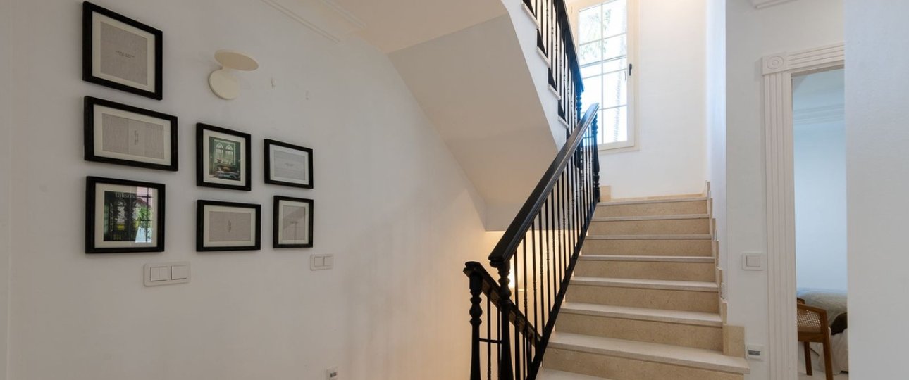 Resale - Villa - Marbella - Puerto Banús