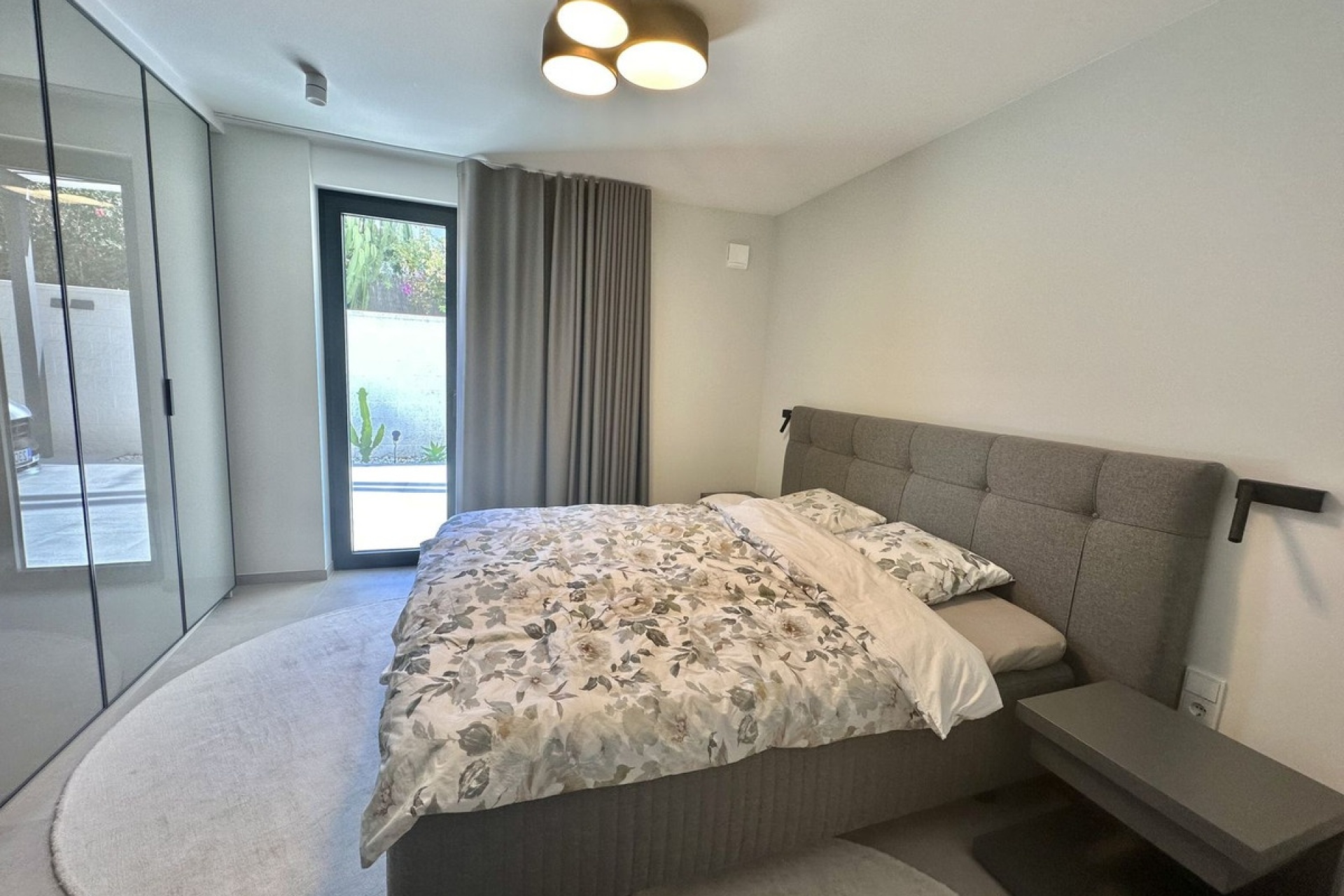 Resale - Villa - Marbella - Puerto Banús