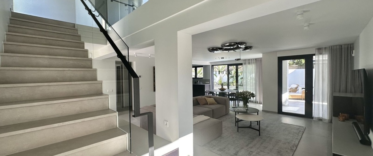 Resale - Villa - Marbella - Puerto Banús
