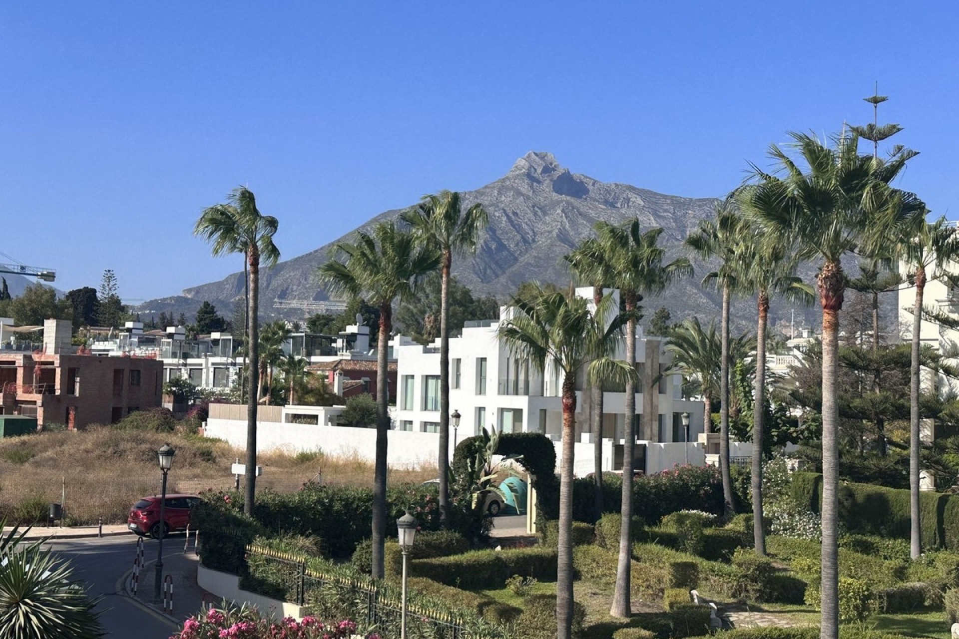 Resale - Villa - Marbella - Puerto Banús
