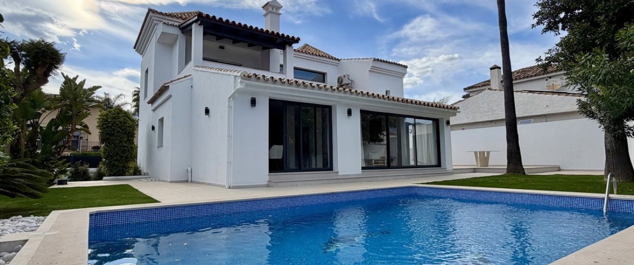Resale - Villa - Marbella - Puerto Banús