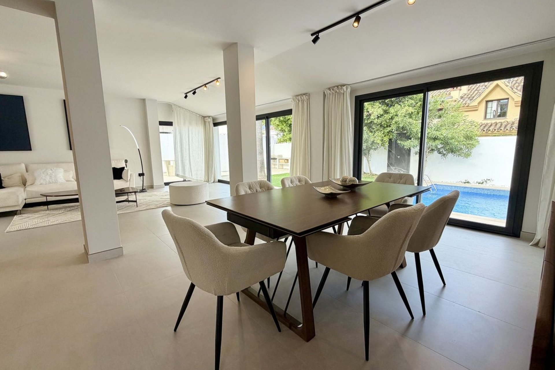 Resale - Villa - Marbella - Puerto Banús
