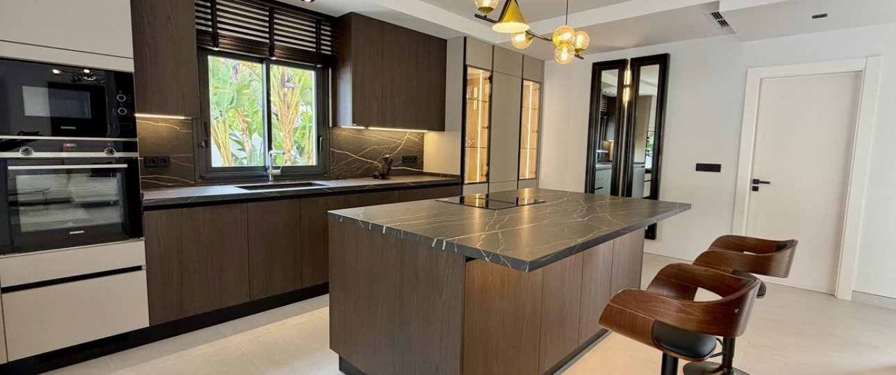 Resale - Villa - Marbella - Puerto Banús